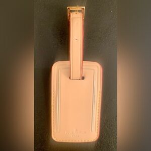 L V  Luggage Tag